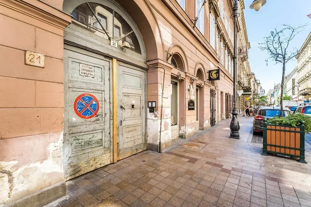 Paralello Universo-Supercentral By Nw Budapest